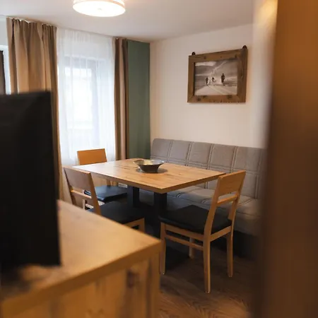 Garni Stefani بيت ضيافة 3*